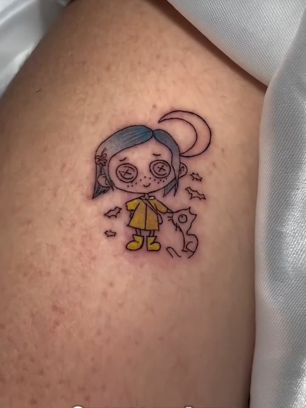 Tatuadora : @layy.tattoo 🌟  #coraline #tatuagem #tattoos #tattoo 