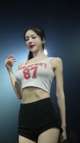 Anh bắc cái ghế để ngóng trộng e zìa#xuhuongtiktok #xuhuong #nhacsoremix #nhachottiktok #remix #amnhacso #ansmuzik 