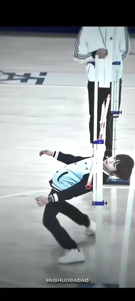Out cái thấy khí chất khác hẳn🤡🤡  #truongtuanhao #zhangjunhao #张峻豪 