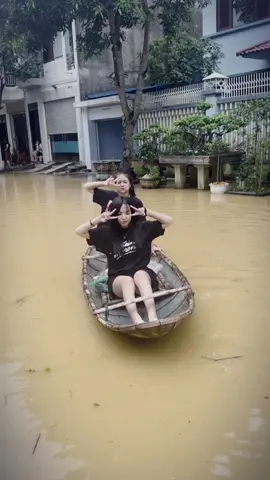 nếu khó quá thì mình về quê nuôi cá và trồng thêm rau =))) 😅
