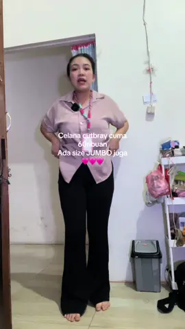 Nyobain celana cutbray cuma 60ribuan secakep ini woi 😭 kalian liat itu kaki aku jadi jenjang keliatan tinggi pake celana ini 🩷#cutbray #cutbraywanita #celanacutbrayscuba #celanacutbray #celanacutbraywanita 