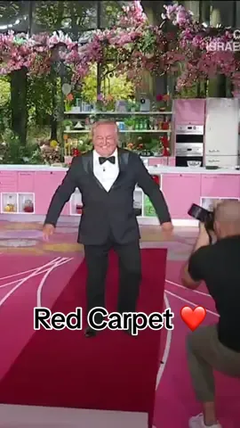 È tempo di red carpet ♥️  #ÈSempreMezzogiorno 