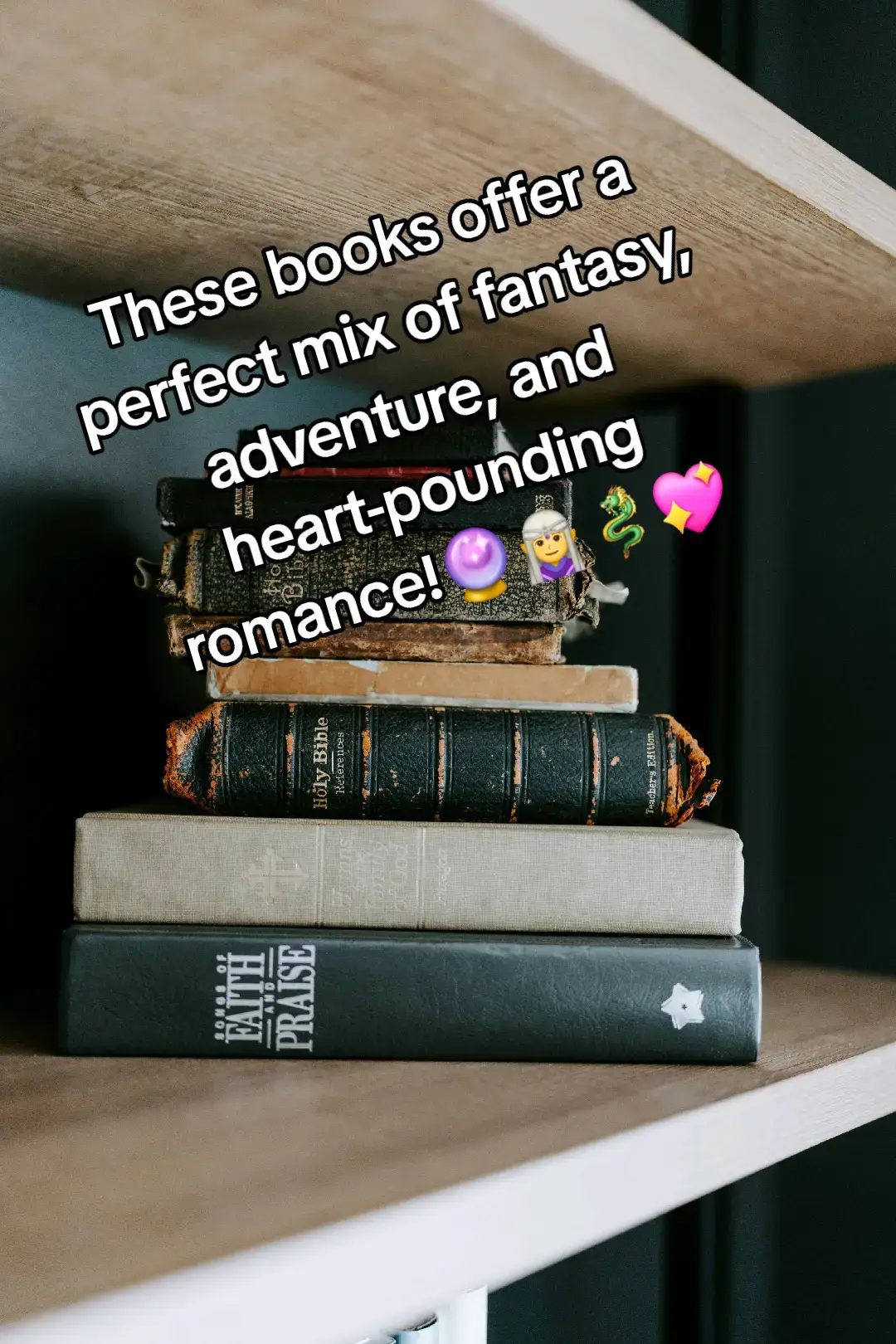 Write me in the comments what do you think about these books! 😍🙂💞📚 #fantasybooks #fantasyeyes #historybooks #bookclub #bookrecommendations #booksforeducation #bookshelf #bookchannel #BookTok #bookrecommendations #mybookreviews #mustread #favoritebooks #booksforyour20s #bookreview #book #thebridgekingdom #daniellejensen #thefaeprinces #daughterofthemoongoddess