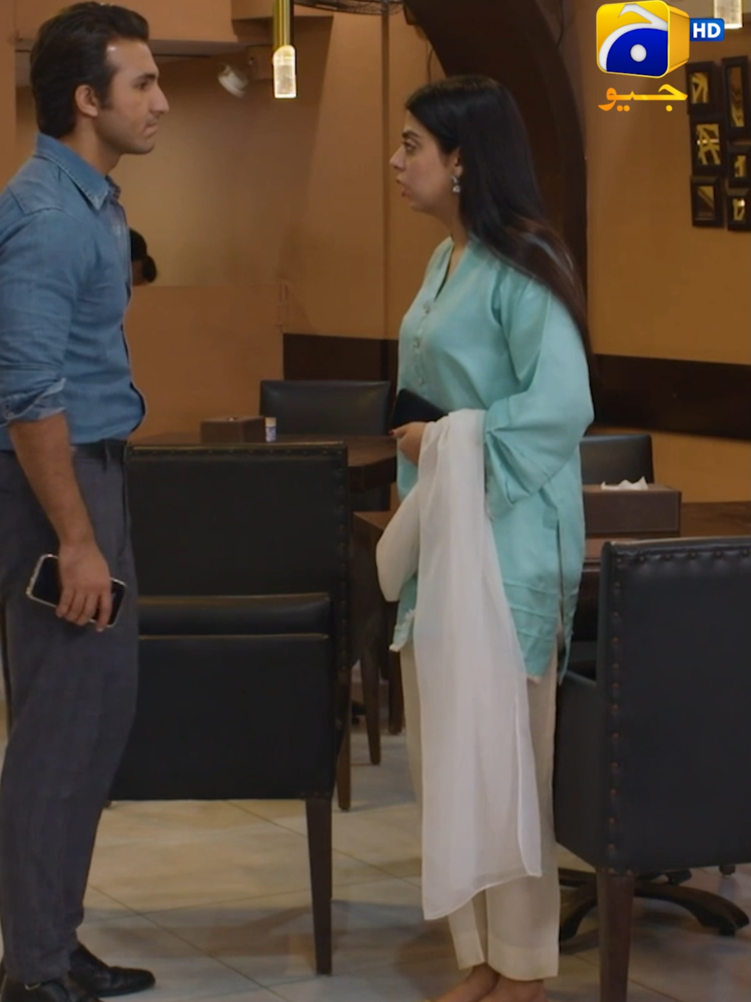 Waqar caught Wirsa and Adil meeting at a restaurant. #YashmaGill #ShahrozSabzwari