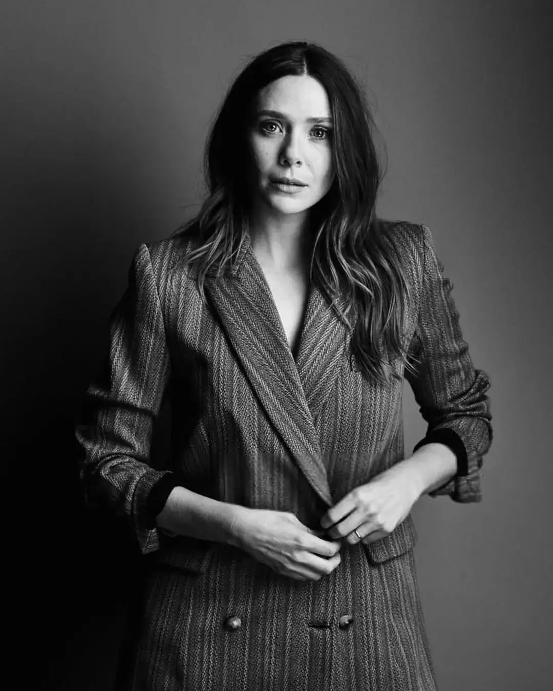 Black and white pictures of her are just so good // #lizziesolsenz #toffycharss #viral #fy #fyp #elizabetholsen #lizzieolsen #lizzieolsenbestcult 