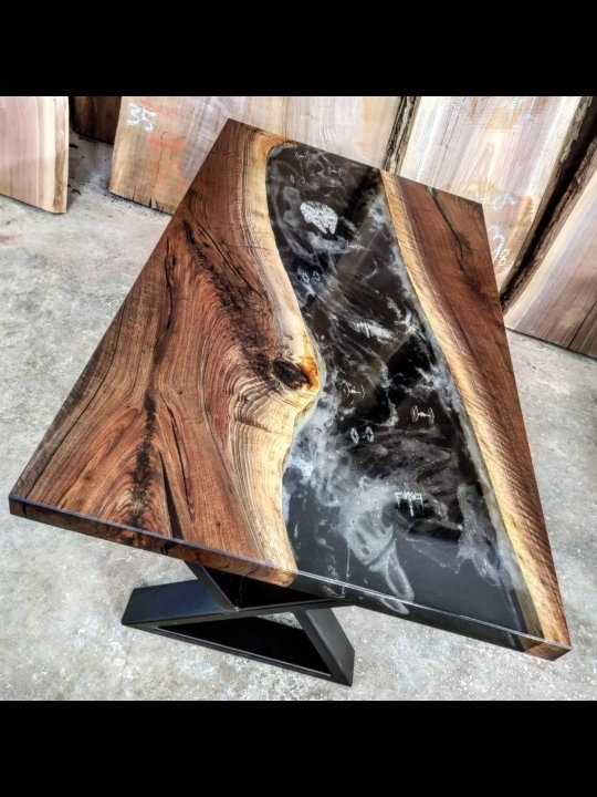 Awesome table 💖. Give it a rating 1 - 10 . By @backyardresin . . #art #craft #creative #table #lukeskywalker