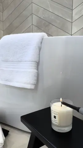 My new beautiful egyptian cotton towels from @hamptonand are the perfect addition to our bathroom!  They are super soft and feel amazing on your skin. They have been awarded ‘Best towels 2024’ and i 100% know why!  This is a 6piece set and with my discount code you can get luxury towels for just £54.31! Code: HOMEONVIOLETSTREET with the link in the comments.  #bath #bathroom #bathtub #baths #bathroomsoftiktok #cleaning #cleanhome #towels #egyptiancotton #hamptonandastley #bathroomreno #bathroommakeover 