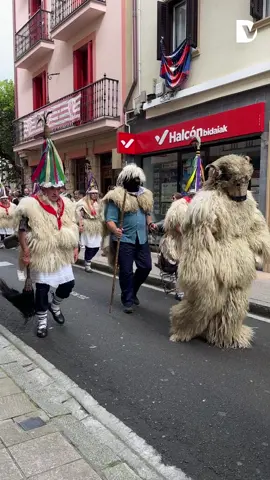 Gran ambiente este lunes 9 de septiembre en Zarautz con una de las jornadas más destacadas de las Euskal Jaiak. Pese a que el tiempo no ha acompañado, zarauztarras y visitantes han podido disfrutar de una jornada de diversión. #zarautz #euskaljaiak #fiestas