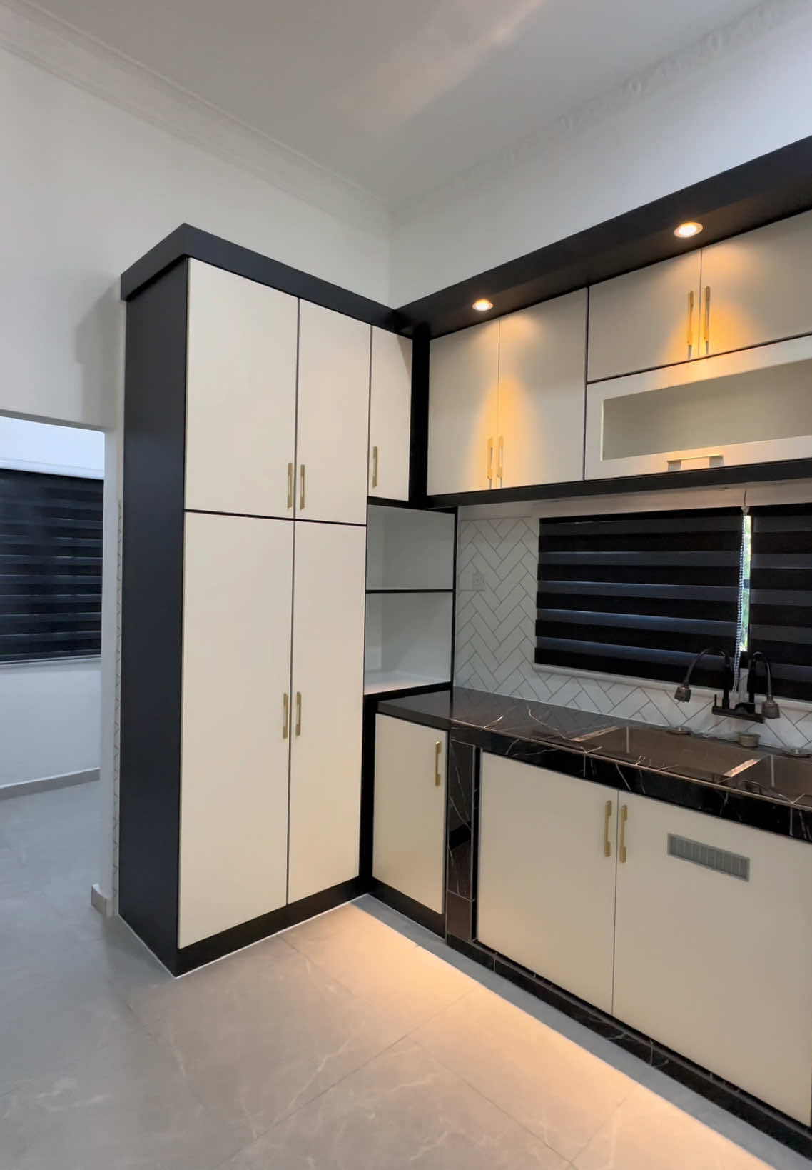 Kitchen Cabinet Material Melamine RM 11500 (Kabinet sahaja tak termasuk table top) Berminat boleh klik link ws di bio - Cover Area Perak Sahaja - Table Top Konkrit hanya cover Kuala Kangsar, Seri Iskandar, Batu Gajah, Ipoh, Taiping dan Parit Buntar Sahaja #kabinetdapurmutiara #cabinetperak #kabinetdapurmurah #kualakangsar 