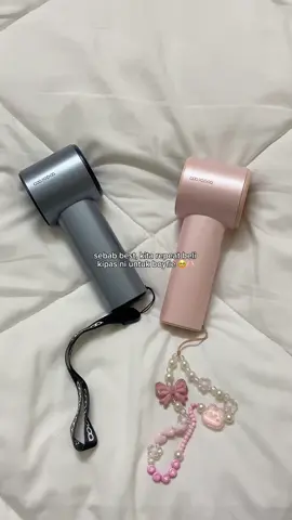 Replying to @ffhzamri lepas ni boleh matchy matchy dengan boyfriend ke, kawan ke or family hehe 🫶🏻 lurvee sangat kipas ni sebab battery tahan and angin power sgt💨‼️🫰🏻 #fyp #xyzbca #goojodoq #goojodoqfan #portablefan 