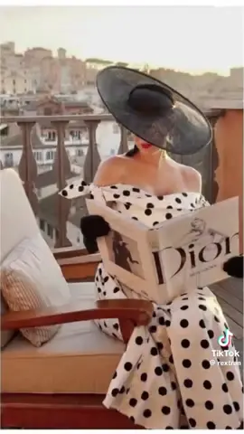 What do you think of these 2025 fashion trends?! I love 🖤 #fashion #fashiontrend #fashiontrend2025 #fashiontiktok #fashionblogger #fashionista #elegance #luxury 