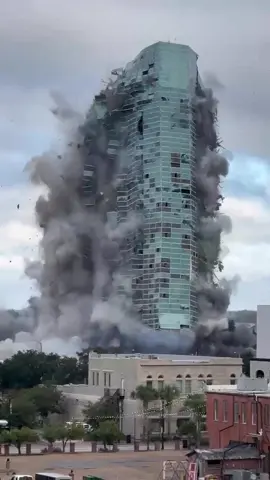 An abandoned, 22-story building in Lake Charles, Louisiana — once an icon in the city that became a symbol of destruction from hurricanes Laura and Delta — was imploded Saturday after sitting vacant for nearly four years. The Hertz Tower crashed down in a matter of seconds after a demolition crew set off a series of explosions inside. The tower fell in a large cloud of dust into a pile about five stories high. #capitalonebuilding #lakecharles #demolished 