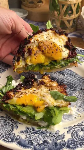 My favorite high-protein breakfast that will make you want jump out if bed! Loaded Avocado Toast 1 slice sourdough, toasted 1 large egg 1-2 tbsp chili crisp oil Handful of arugula  1/2 cup cottage cheese half avocado  Salt/pepper Cook the fried egg in chili crisp oil. Next, assemble the toast with smashed avocado, cottage cheese, arugula and top with the fried egg and salt/pepper to taste.  #highprotein #highproteinmeals #highproteinbreakfast #EasyRecipe #healthybreakfast #avocadotoast 