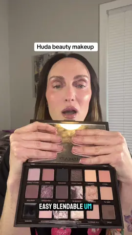 Huda beauty makeup review! #makeup #makeupforbeginners #makeupreview #hudabeauty #eyeshadowpalette 