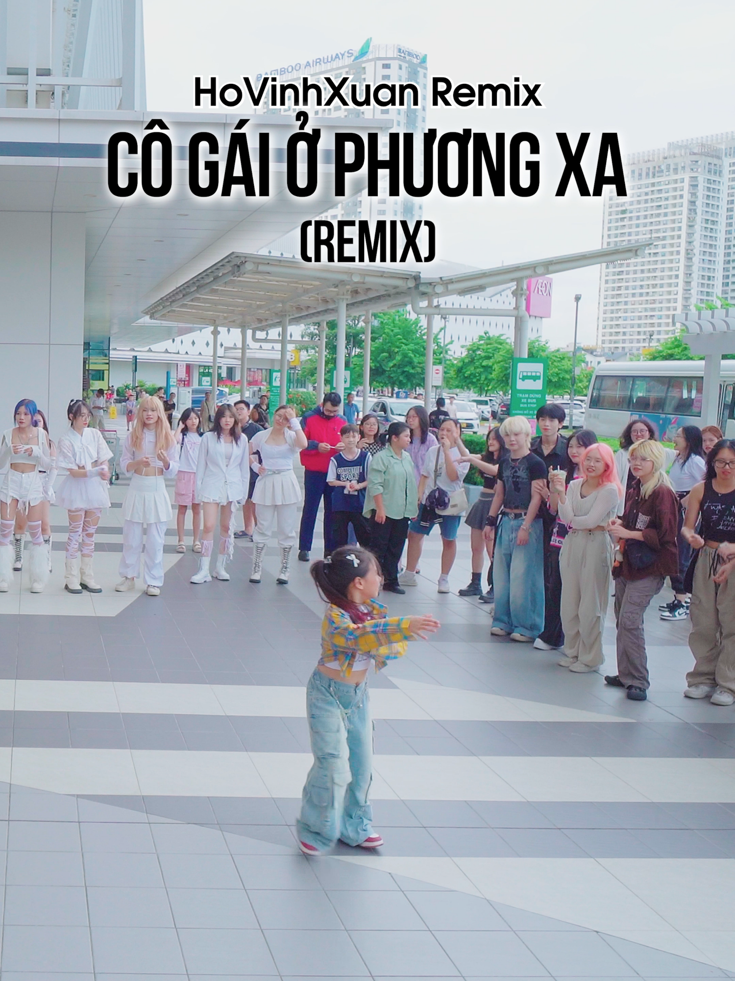 Cô gái ở phương xa Remix | D8 Random play dance #Demons8 #Cogaiophuongxa #whenmomisnthome #randomplaydance #hustleproduction #danceinpublic #vietnam #hanoi #fyp #trending #️learnontiktok