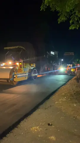 Jasa Pengaspalan Jalan Profesional Solusi Terbaik untuk Jalan yang Mulus dan Aman 🚧 Layanan Kami: ✅ Pengaspalan Jalan Umum ✅ Pengaspalan Jalan Perumahan ✅ Pengaspalan Jalan Kampung ✅ Perbaikan dan Pemeliharaan Jalan ✅ Pengaspalan Halaman Rumah ✅ Pengaspalan Halaman Toko ✅ Pengaspalan Halaman SPBU ✅ Pengaspalan Area Pabrik ✅ Pengaspalan Area Parkir 🛣️ Kualitas Terbaik: Menggunakan bahan berkualitas tinggi untuk hasil yang tahan lama. 👷 Tim Profesional: Tenaga kerja ahli dan berpengalaman dalam pengaspalan jalan. ⏱️ Pengerjaan Cepat: Kami mengutamakan ketepatan waktu dalam setiap proyek. 💰 Harga Bersaing: Penawaran harga yang kompetitif tanpa mengorbankan kualitas. Dengan Hitungan Minimal 200m2  Lokasi jawa timur  HUBUNGI KAMI :  ☎️ whatsapp : 0819 1633 8705 #aspal #aspaljalan #hotmixasphalt #kontraktormuda #kontraktorjalan #asphalt #jatim #fyp 