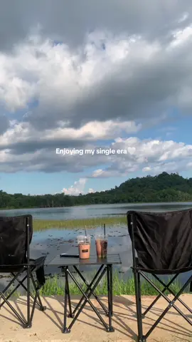 Mari kita menormalisasikan single era sambil belajar ilmu agama dan lebih memperbaiki diri untuk lebih baik lagi.  Yang terpenting adalah niatkan semua hanya karna Allah ta’ala  Barakallahufiikum💗#fypシ #minivlog #cinematic #muslimahhijrah #danausebedang #outfitsyari #qoutesislami #nyantai 
