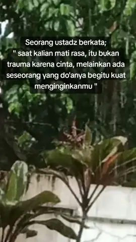 Ada seseorang yang do'anya begitu kuat menginginkanmu.🩶🩶