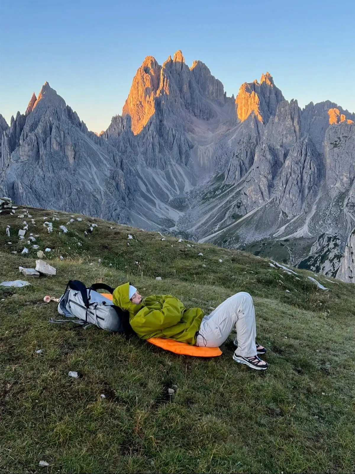 Feeling adventurous? Hiking through the 📍#Dolomites with friends is pure magic✨ With breathtaking views and fresh mountain air, this trip is unforgettable 🙌 📸: @Philipp  #dolomiteshiking #italianalps #outdooradventures #wanderlust 