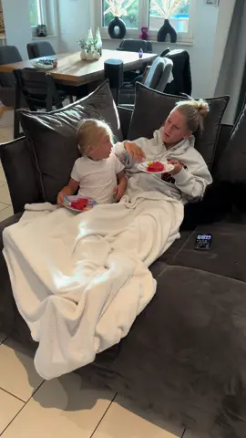 Ich schwöre … sie sind beide von den gleichen Eltern 🤭😂😜#heuwinkels #emma #leo #geschwister #liebe #teenager #blond #familiencomedy #familienleben #humor #lachen #lol #unterhaltung #comedy #lustigevideos #familie #fair #real #😂😂😂 #😂😂 #😂 @leo 
