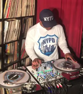 Break it down! #djace #cutlieutenant #thedj #hiphop #scratchingrecords 
