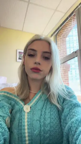 Poor unamerican girl 🇺🇦