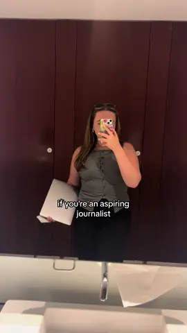 Hoping this reaches the right little corner of TikTok 🎥📱🎓🖊️🗞️💻 Any questions welcome x #jobtips #jobsearch #careeradvice #careertiktok #journalist #journalism #graduation #graduate #gradjob #gradlife #graduateadvice #work #corporatelife #corporatetiktok 