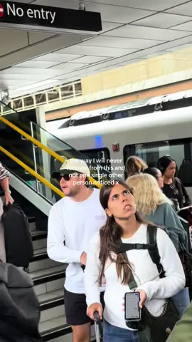 whos the cute boy with the white long sleeve and the thick accent #niallhoran 