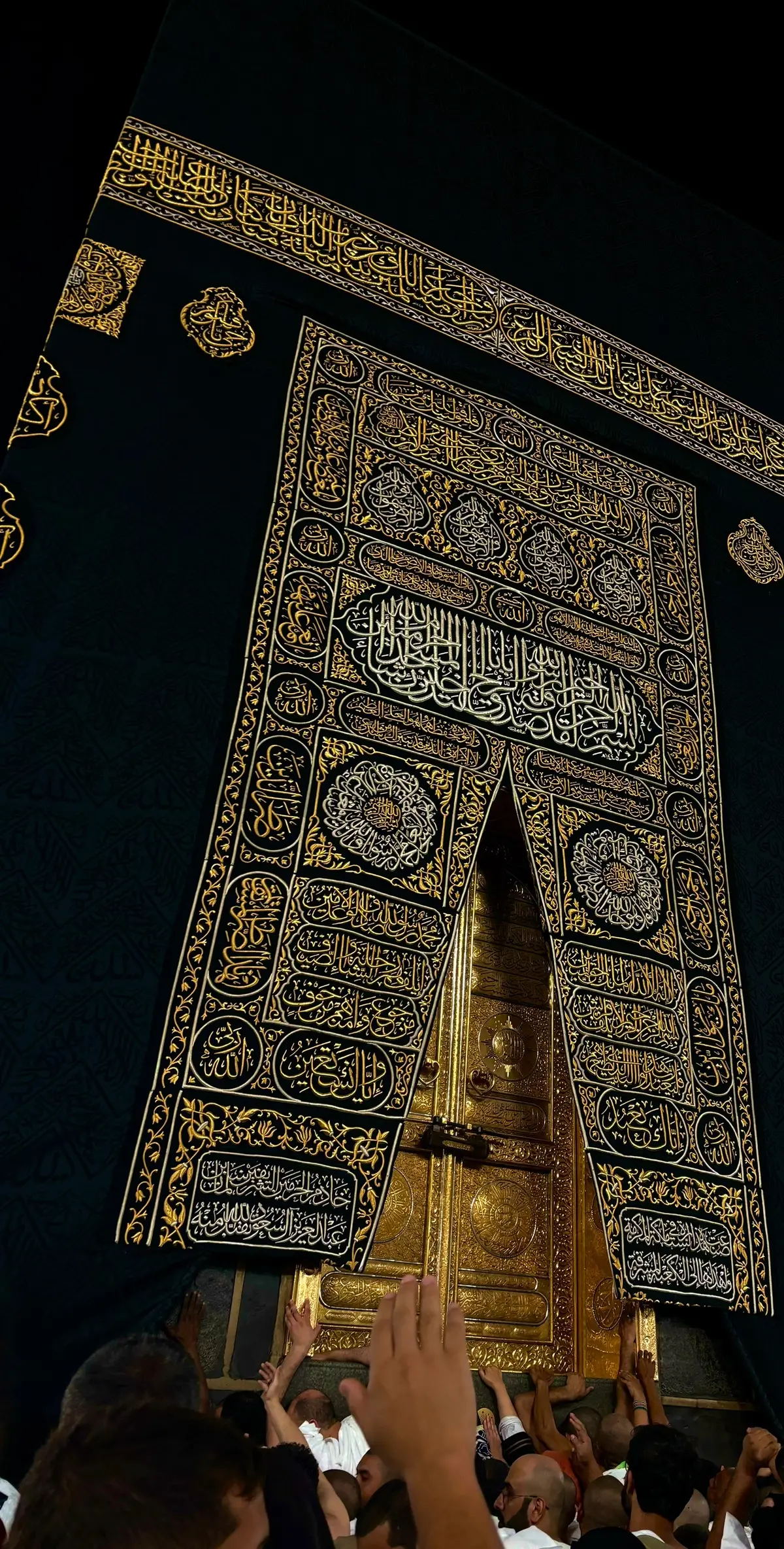 Celui qui accomplit la ‘Umrah sont les invités d’Allah. S’ils L’invoquent, Il leur répondra, et s’ils demandent pardon, Il leur pardonnera.