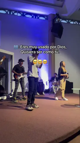 Mira que te mando que te esfuerces y seas valiente; no temas ni desmayes, porque Jehová tu Dios estará contigo en dondequiera que vayas.   ~Josue 1:9~ #jovenescristianos #adoradores #freasescristianas #adoracion #hagamosviralajesus 