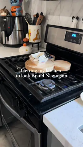 Any tips on how to get stubborn stains out ?  #CapCut #cleanwithme #cleaningtiktok #cleaningmotivation #cleaningasmr #asmr #sahm #sahmlife #sahmsoftiktok #MomsofTikTok #motherhood #familytiktok #fypage 
