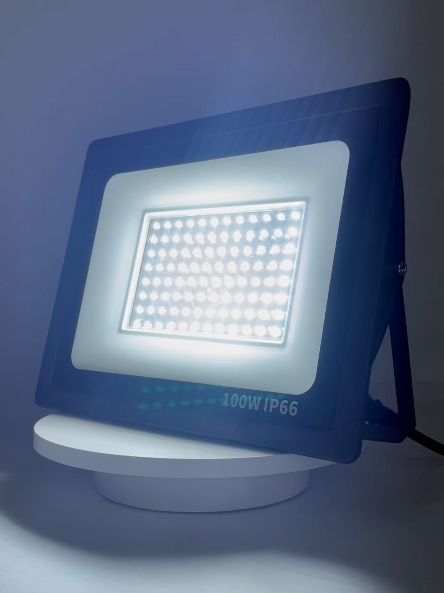 LED-100W  Nuestro reflector de 100w es ideal para fachadas, jardines y patios, siendo perfecto para iluminar ampliamente tus espacios. ¡Es resistente a las condiciones climáticas! #reflector  #luz #iluminador  #fuentedeluz  #iluminante #calida #fria #led  #ventas  #ventasonline #ventaspormayorymenor  #ventaspormayor  #ventasegura  #paratodos  #iluminacio  #vimi  #parati  #luzfria #luzcalidad  #envios  #enviosnacionales #enviostodomexico  #compras  #excelentecalidad  #tumejoropción