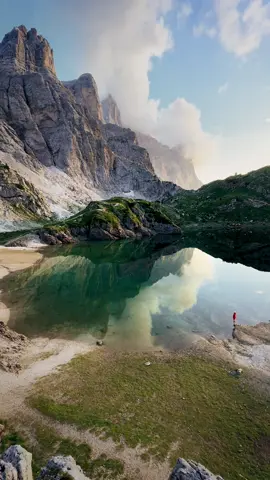 Mountains will never stop amazing me … | 📍Dolomites / Italy 🇮🇹  | 📷 more mountain vibes @giuliogroebert  | 👩🏼 exploring the world w/ @elena_wuest  | #mountains #nature #travel #naturelovers 