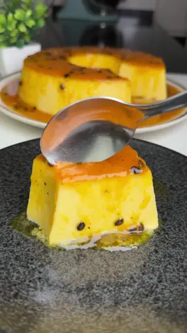 Ingredientes  Para redução 150ml de polpa de maracujá  Caramelo  1 xícara de açúcar  1/2 xícara de água  Massa do pudim 1 caixa e meia de leite condensado  500ml de leite  2 claras de ovos  6 gemas peneiradas  E a redução de maracujá  Para geleia de maracujá  75ml de polpa de maracujá  1 maracujá  1 xícara de açúcar (xícara 240ml) 200ml de água  Modo de preparo: no vídeo  #receita #pudim #maracuja 