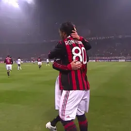 In a rush 😅 #ronaldinho #acmilan #goat #viral #skills #80 