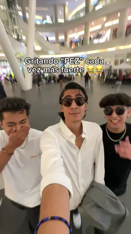 Gritando pez hasta que nos corran😂 | Broma 😂📸 @josepe @¿Quién es Juan?  #khalifitas #comedia #humor #pez #centrocomercial #bromapolinesia 
