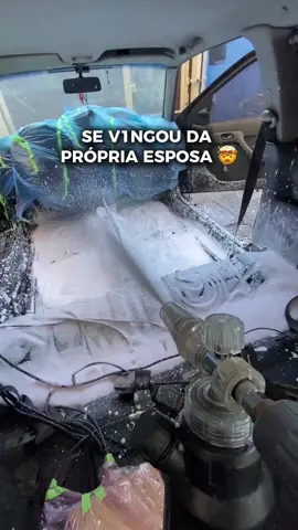 O marido vai querer pensão. O que você acha disso? 🤯 O marido dela descobriu a presepada que estamos fazendo neste carro e agora complicou. Além de mandar a Toreta embora de casa, ele vai querer ficar com a guarda dos filhos e vai pedir R$8.000,00 de pensão para ela. Ele deixou bem claro que esse valor é para os filhos e para que ela não tenha chance de conseguir pagar nosso serviço. Equipamentos Utilizados 🔽 ⭐ SnowFoam diamente @SGT TOOLS  ⭐ Extratora de Água - Karcher 