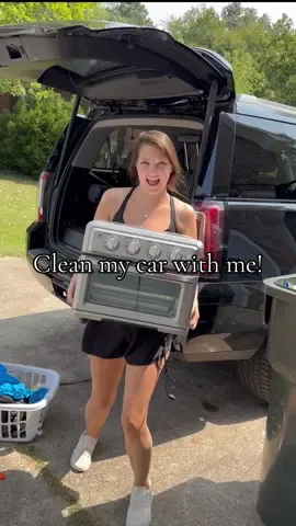 I’m a Black SUV mom 🖤 and it was time for a little clean up today! #carcleaning #suv #MomsofTikTok #teenmom 