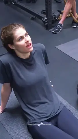 Gym Time 💪😨🫳 credit:@Alexandra Daddario  #alexandradaddarioedit #hollywood #alexandradaddario 