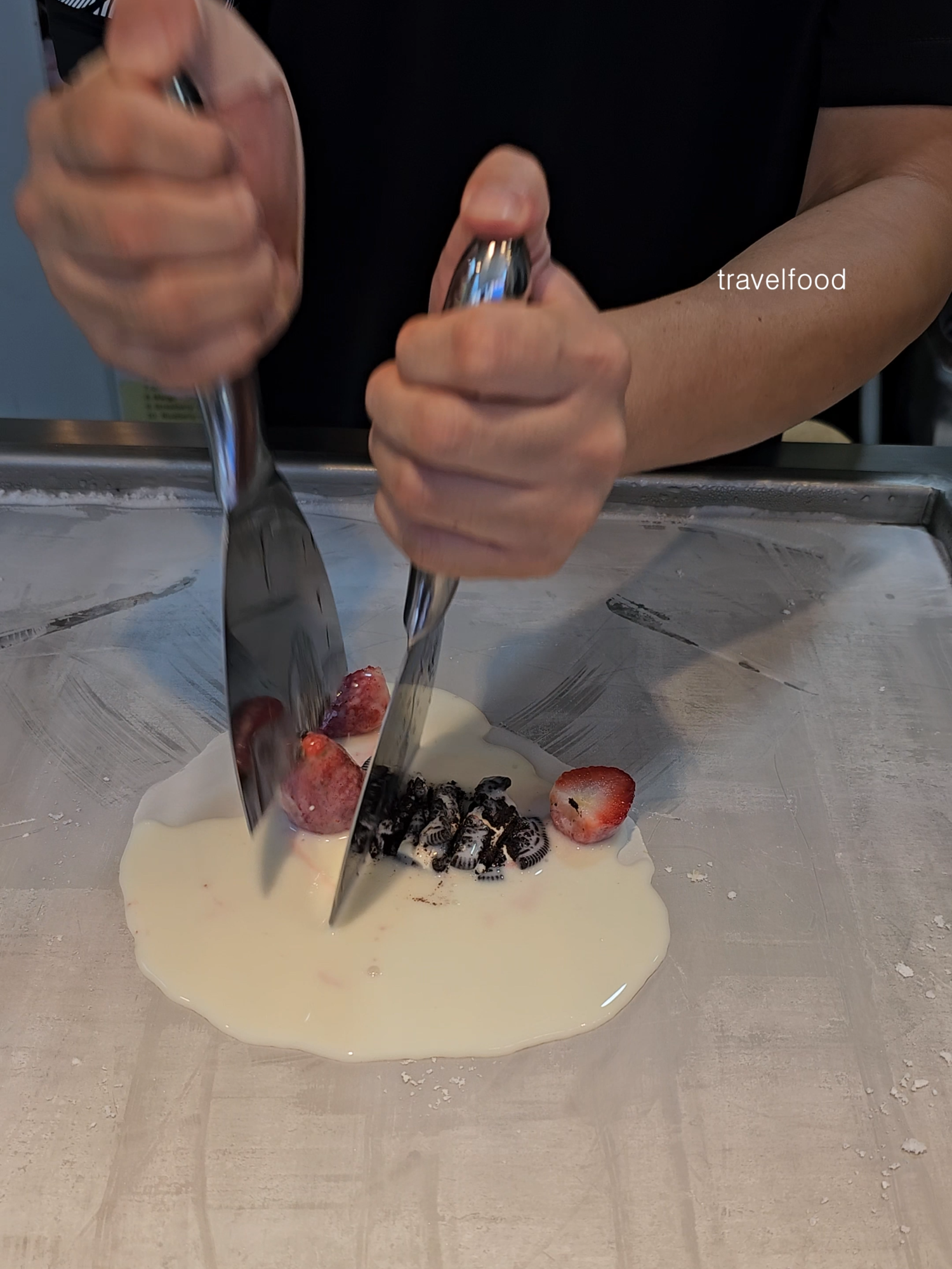 딸기 오레오 철판 아이스크림 만들기 / Making strawberry Oreo iron plate ice cream / korean street food