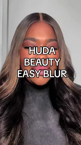 Huda Beauty Easy Blur Foundation & Primer Review #easyblur #hudabeautyeasyblurfoundation #hudabeauty #makeuptok #makeuptutorial 