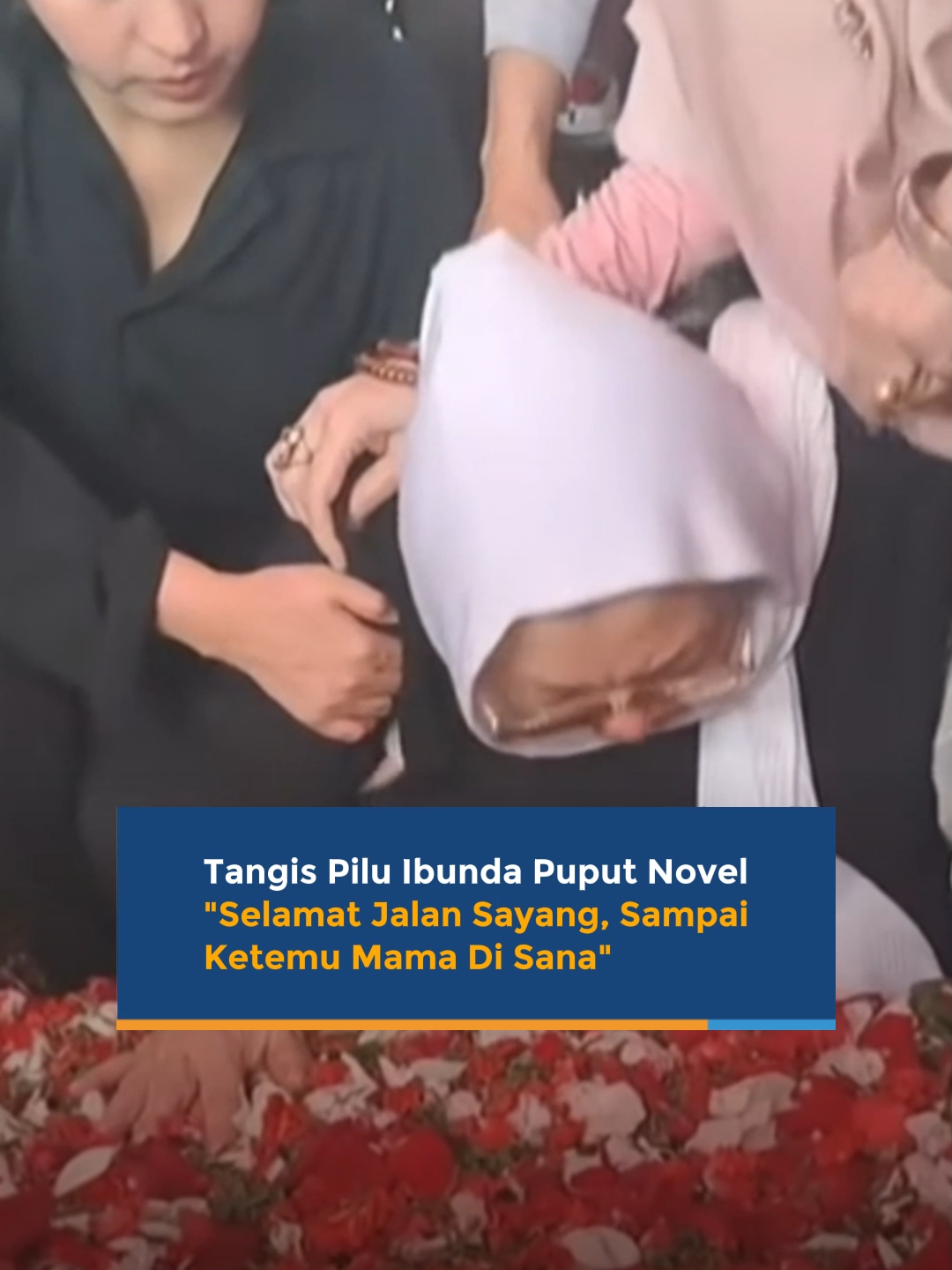 Puput Novel telah dimakamkan di TPU Sanjaya, Jakarta Selatan pada Senin pagi (9/9/2024). Pemakaman tersebut dihadiri oleh keluarga dan kerabat dekatnya. Ibunda Puput Novel, Susi, tak kuasa menahan tangis di pemakaman putrinya. Ia memanjatkan doa agar putrinya mendapatkan tempat terbaik di sisi-Nya. #puput #novel #puputnovel #newsupdate #newssctv #newstiktok #newsattiktok #viralnews #viraltiktok #virall #viral_video #viralvideos #viralvideostiktok #fyp #fy #fypシ #fypdong #fypシ゚viral #fypp #trend #trendingvideo #trendingnow #artist #artis