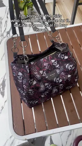 #ad Are you ready for your Halloween bag?#bag #totebag#coolbag #blackbag #falloutfits #fallfreshness #fashion #halloween #laborday #fypシ゚viral #coolgirl #dealsforyoudays #bags#tiktokshopfinds #ttshop #foryou 
