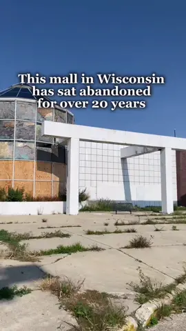 Do you know this once popular mall in Wisconsin? 🎥 @tp.urbex #abandoned #fyp #urbex #exploring #abandonedplaces #explore #urbanexploration #urbanexploring #michigan #abandonedmall 