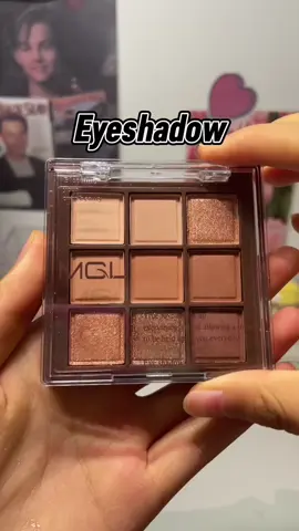 Sorotan terbesar dari palet eyeshadow berwarna cokelat adalah dapat dengan cepat meredakan kelopak mata yang bengkak dan membuat mata terlihat lebih ilahi.#eyeshadow #makeup #mgl #bpom #chocolate 