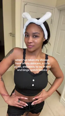 Can someone please tell me what my headband is doing  #tiktokshopblackfriday #tiktokfinds #tiktokshopping #lace #pajamaset #black 