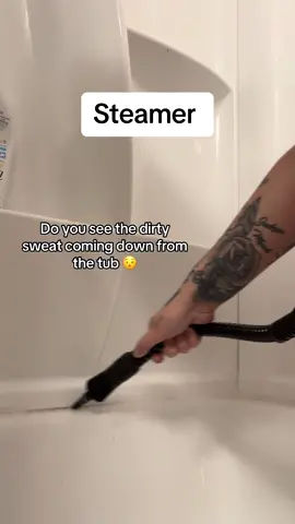 I’m so impressed with this steamer. I’m cleaning the rest of my bathroom tub now 😯 #fyp #CleanTok 