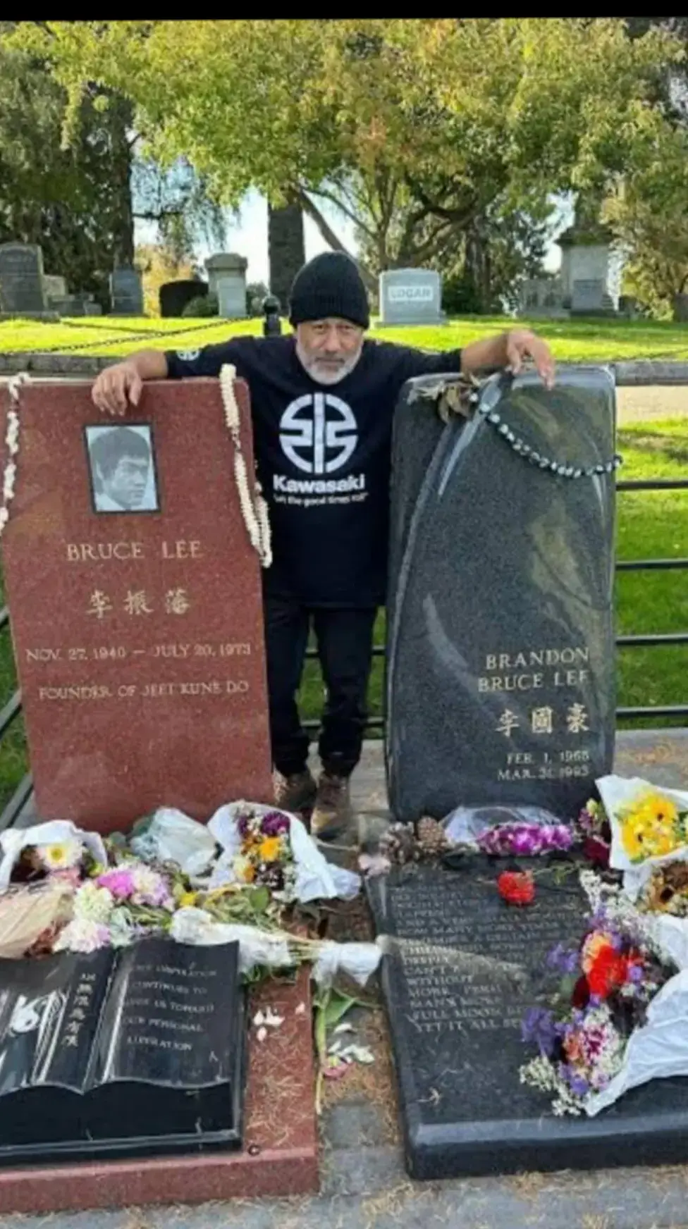 Bruce Lee's grave#fyp #fypシ #Bruce #e #sifujoschmitz #Kung #Against #brucebanner #fyyye #viral #brucelee🐉 #fyyyyyyyyyyyyyyyy #brucewillis #brucelee_team #🥺😔 #jeetkunedo 