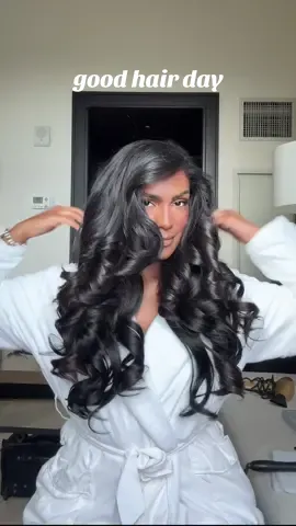 me trying to convince her to let me keep the clips in 😂😂 putting hella extensions in my already thicc hair for the DRAMA period. am i the drama ??? big slay with @SLAYOLOGY STUDIO 🎀💕💅🏽💇🏾‍♀️