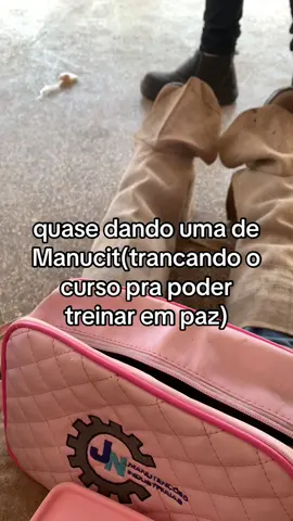 Antes de tudo, a farda é usada😭😭😭😭